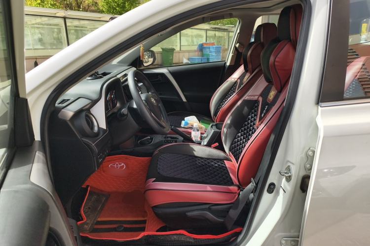 Used Toyota RAV4 2019 2.0L CVT Two-Wheel Drive Comfort Edition China VI Standard Left Front Seat