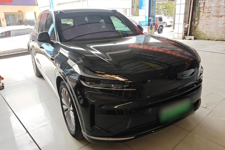 Used ONVO Luxeed L90 2025 Model—Max Six-Seater Version Front Right 45 Deg