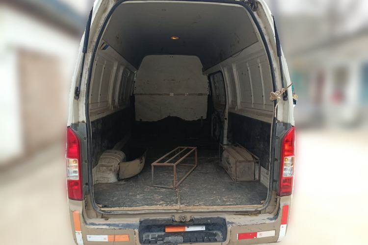 Used Foton Scenic G7 2017 2.0L Long-Wheelbase Commercial Van High Roof 2 Seats 4Q20M