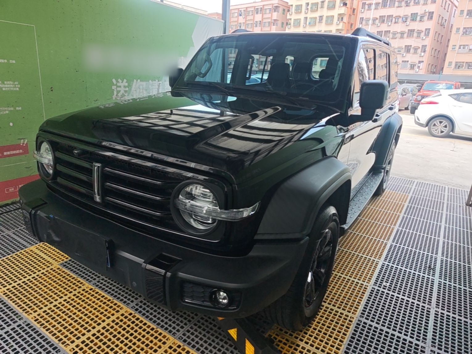 Под передней частью автомобиля
