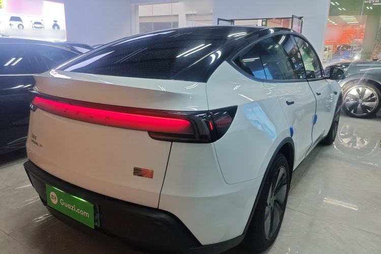 Used Tesla Model Y 2025 Long-Range All-Wheel-Drive Version