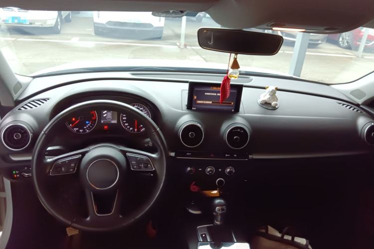 Used Audi A3 2018 30th Anniversary Edition Sportback 35 TFSI Ambition Model Center Console