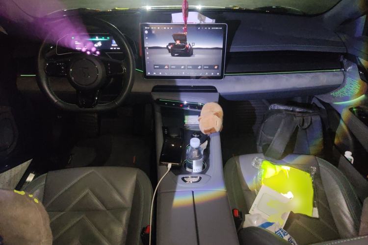 Used Zeekr 001 2023 WE Edition 86 kWh Center Console