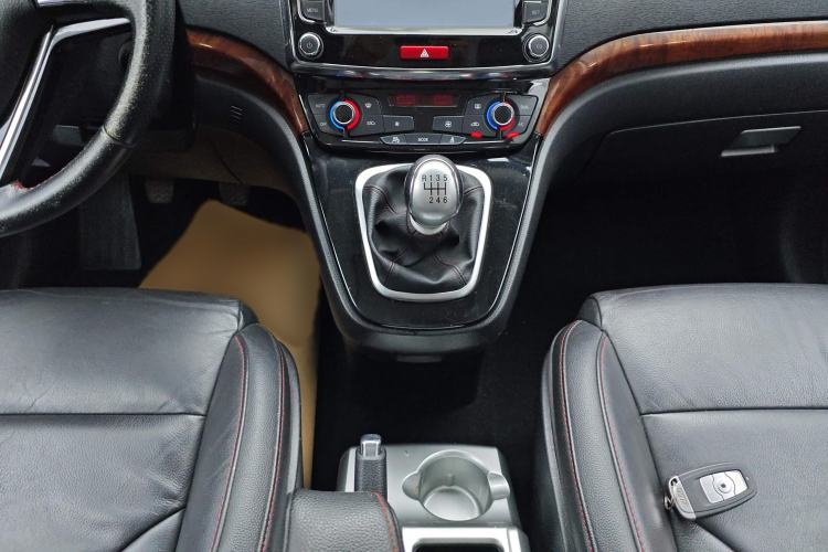 Used Haval H6 2015 Upgraded Model 1.5T Manual Two-Wheel Drive Prestige Version