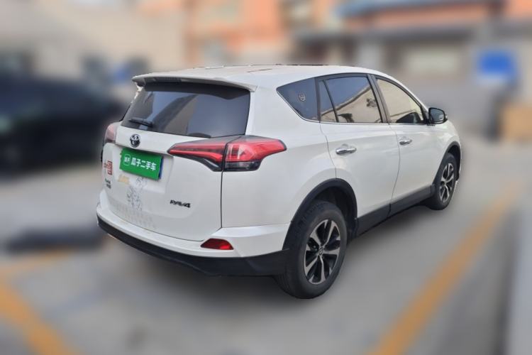 Used Toyota RAV4 2019 2.0L CVT Two-Wheel Drive Luxury Version China VI Standard
