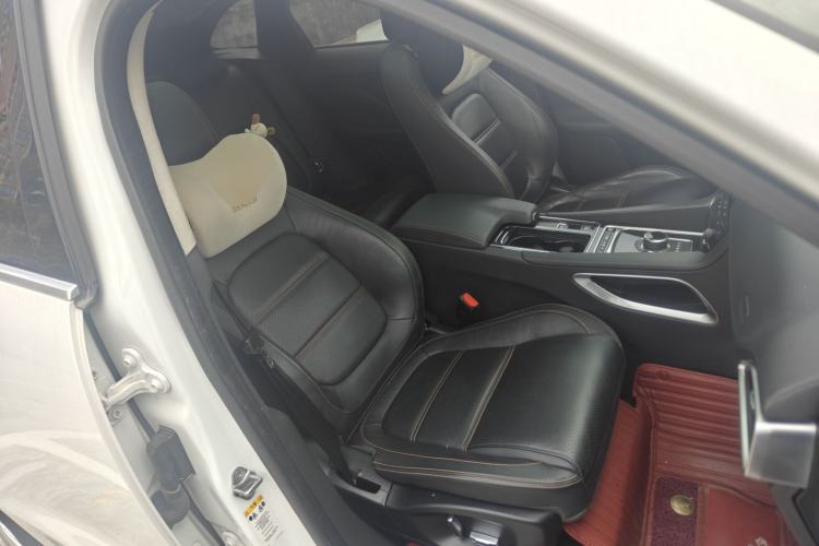 Used Jaguar F-PACE 2019 2.0T Four-Wheel Drive Urban Luxury Edition Right Front Seat