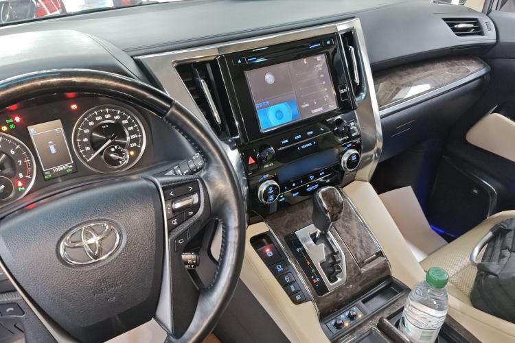 Used Toyota Alphard 2018 Revised Version 3.5L Premium Edition