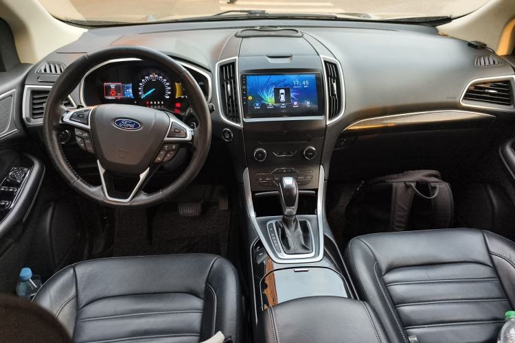 Used Ford Edge 2015 2.0T GTDi Two-Wheel-Drive High-Line Version Center Console