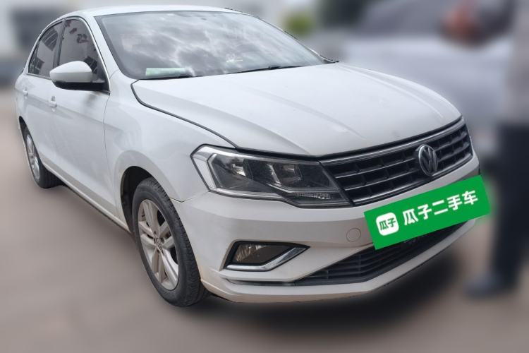 Used Volkswagen Jetta 2019 Dream Edition 1.5L Manual Fashion Version Front Right 45 Deg