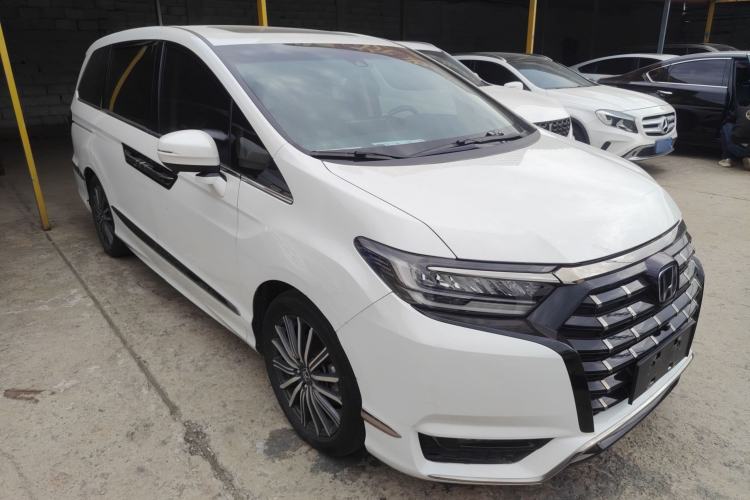 Used Honda Elysion 2022 2.0L eHEV Luxury First Edition Front Right 45 Deg