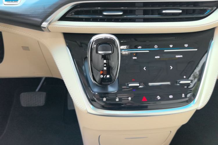 Used Buick GL8 2022 ES Landtrek 653T Luxury Edition
