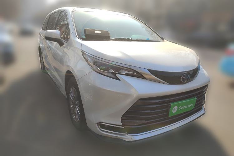 Used Toyota Sienna 2021 2.5L Hybrid Premium Edition

