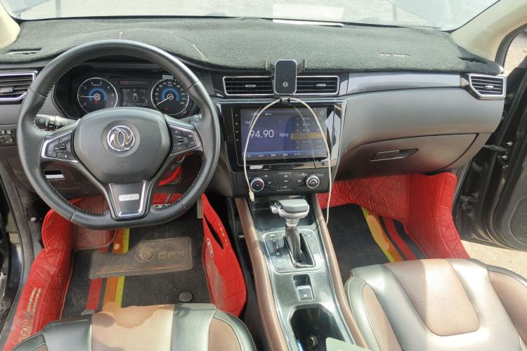 Used Dongfeng Fengon 580 2016 1.5T CVT Luxury Model Center Console