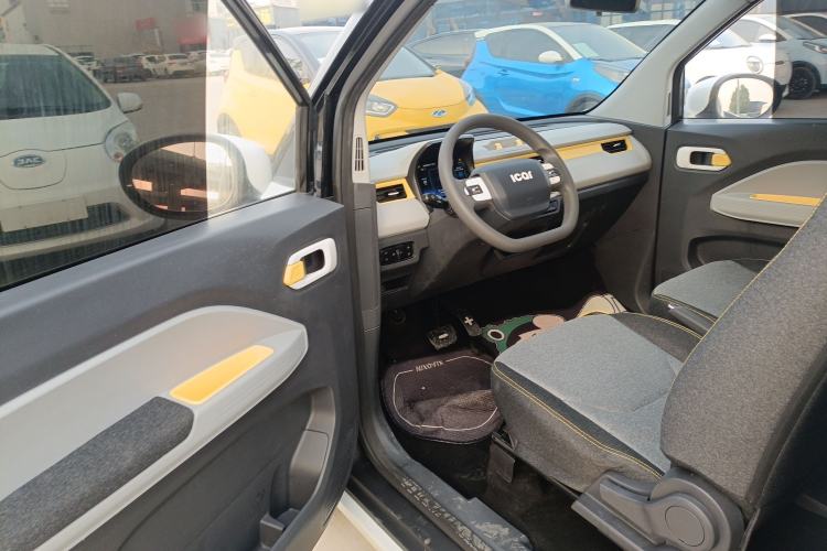 Used Chery QQ Ice Cream 2022 120km Conical Shape Lithium Iron Phosphate Driver Seat