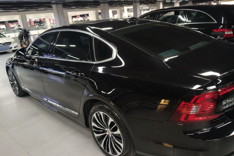 Used Volvo S90 New Energy 2025 Plug-in Hybrid Four-Wheel Drive Long-Range Zhiyi Luxury Edition
