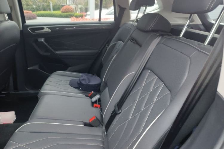 Used Volkswagen Tiguan L 2023 Restyled 330TSI Automatic Two-Wheel Drive R-Line Enhanced Comfort Version Interior 4