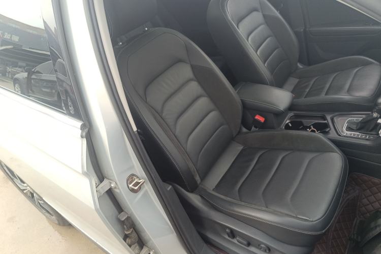 Used Volkswagen Tiguan L 2019 Revised 330TSI Automatic Two-Wheel Drive Smart & Luxury Edition China VI Standard Right Front Seat