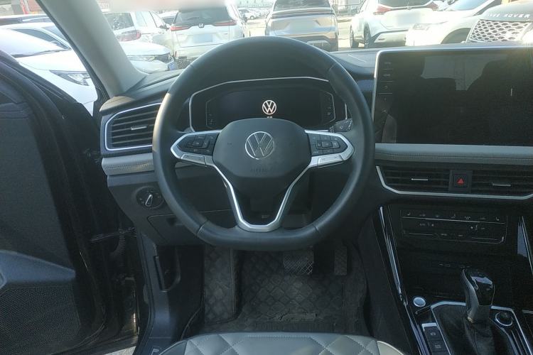 Used Volkswagen Tayron 2024 300TSI Two-Wheel-Drive Luxury Plus Advanced Version Steering Wheel