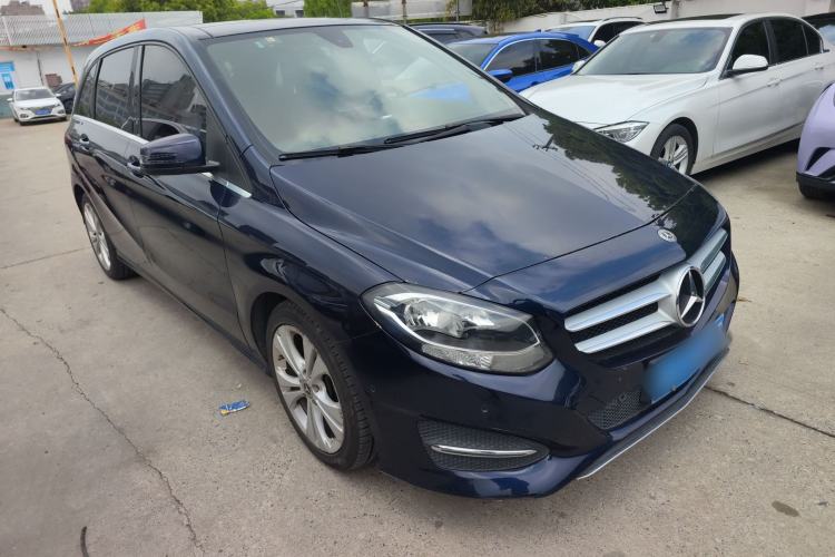 Used Mercedes-Benz B-Class 2018 B 200 Sport Edition Front Right 45 Deg