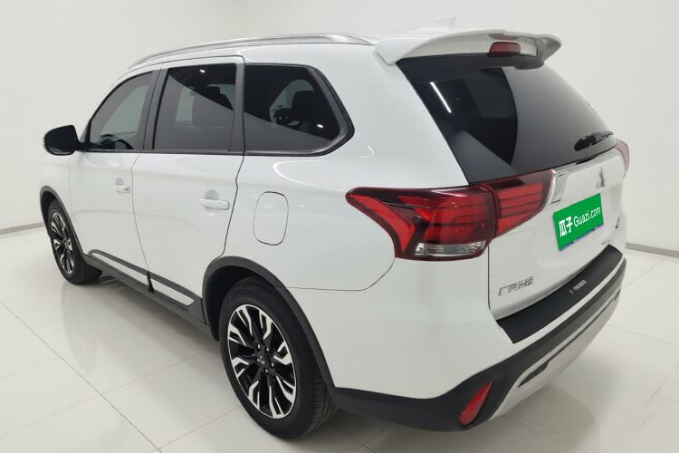 Used Mitsubishi Outlander 2019 2.0L Two-Wheel Drive Comfort Edition 5 Seats China VI Standard
