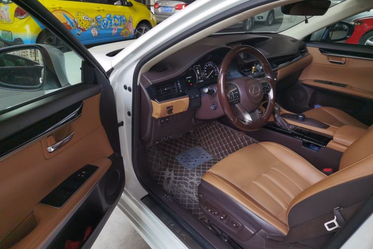 Used Lexus ES 2015 300h Comfort Edition
