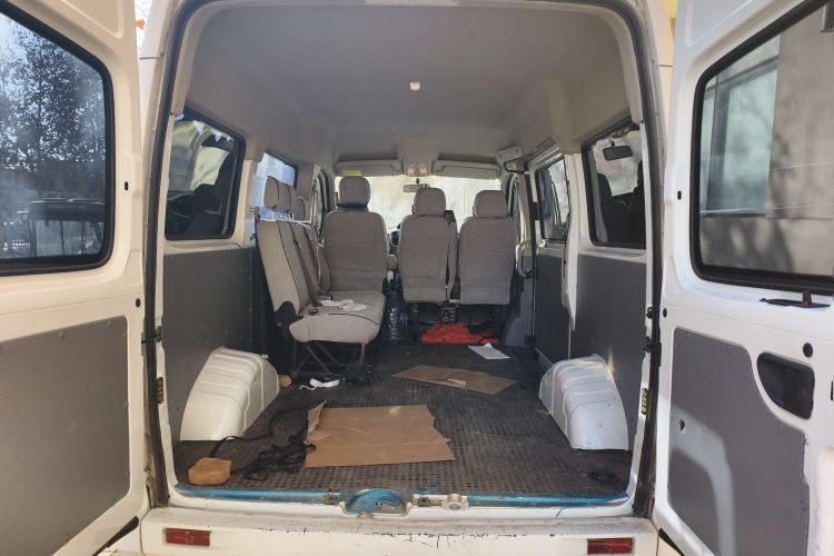 Used SAIC MAXUS Xintu V80 2023 2.0T Manual Classic Aoyuntong Short Wheelbase Mid-Roof 5/6-Seater