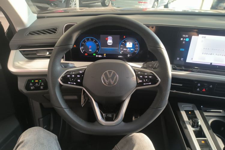 Used Volkswagen Tavendor 2024 Facelifted 380TSI All-Wheel Drive R-Line Cruise Premium Edition
