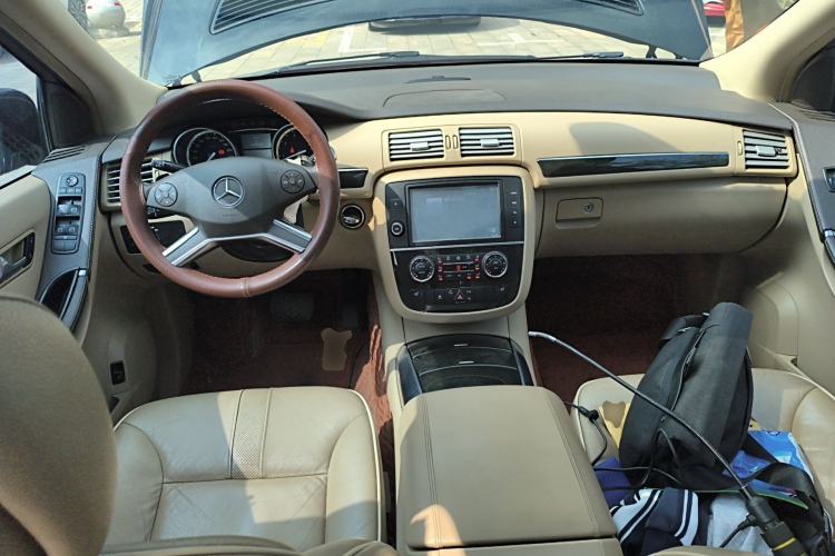 Used Mercedes-Benz R-Class 2017 R 320 4MATIC Business Edition Prestige Model
