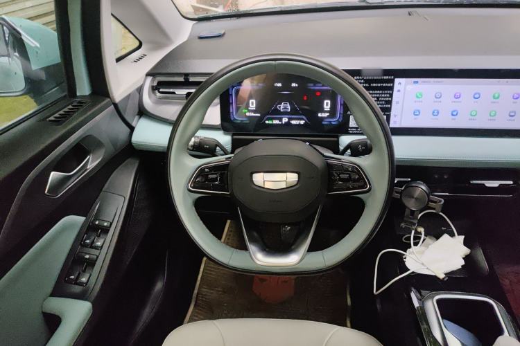 Used Geometry E Firefly 2024 401 km Fluorescent