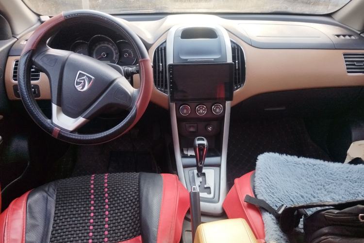 Used Baojun 630 2013 1.5L automatic comfort version Center Console