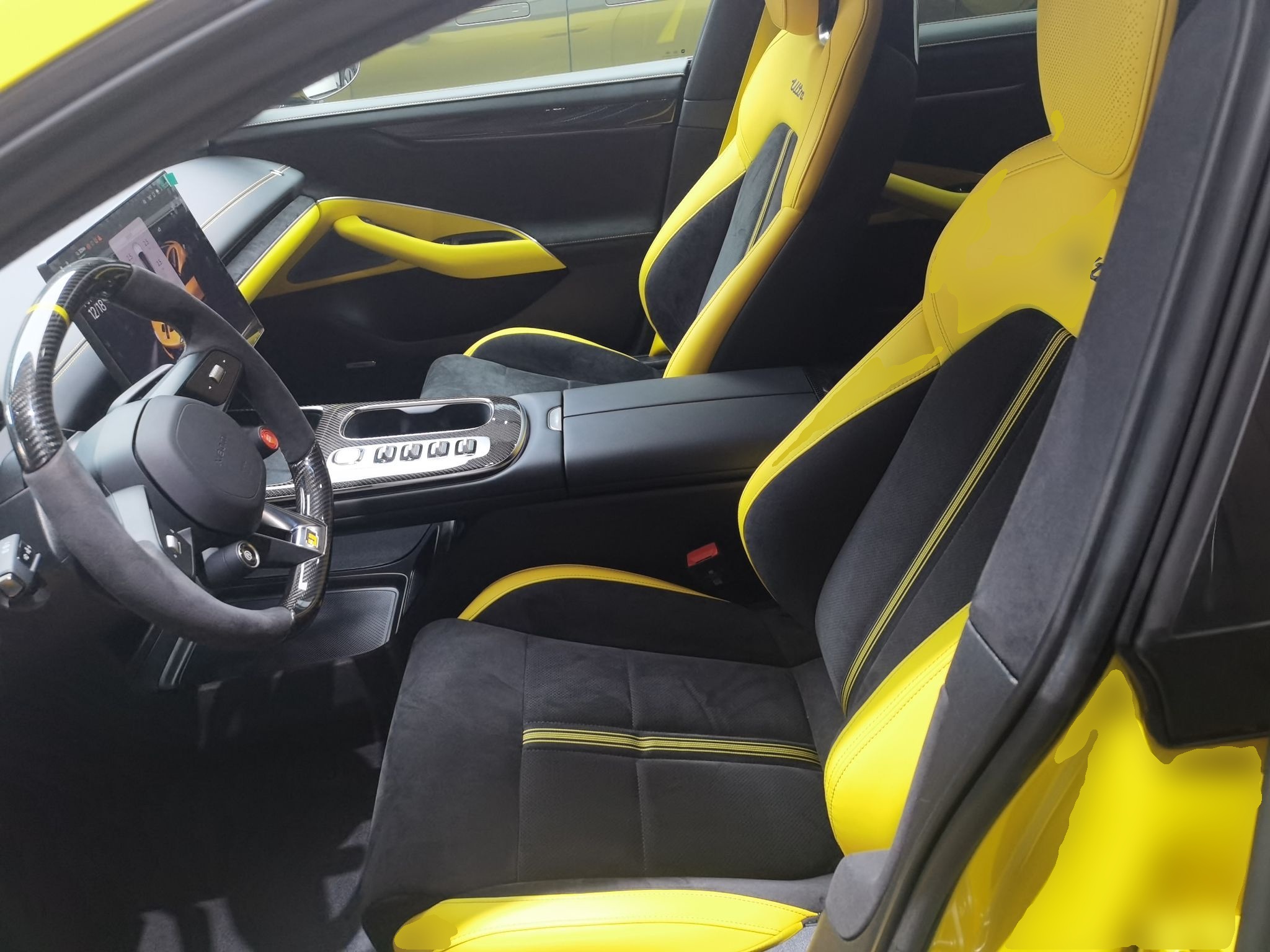 Переднее сиденье в автомобиле