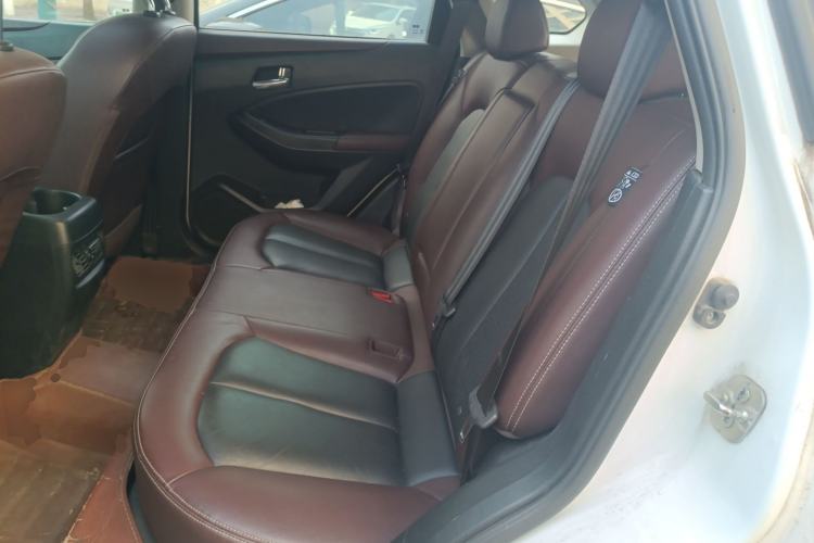 Used Venucia T70X 2015 2.0L CVT SmartFun Sport Edition
