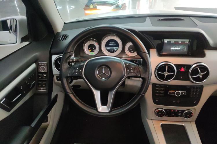 Used Mercedes-Benz GLK-Class 2013 GLK 300 4MATIC Dynamic Sunroof Model