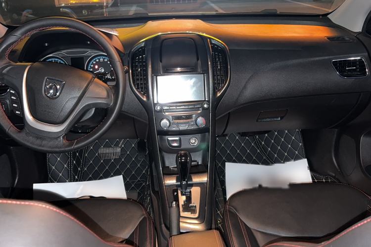 Used Baojun 610 2014 CROSS 1.5L Automatic Luxury Model
