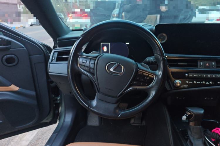 Used Lexus ES 2022 300h Deluxe Edition