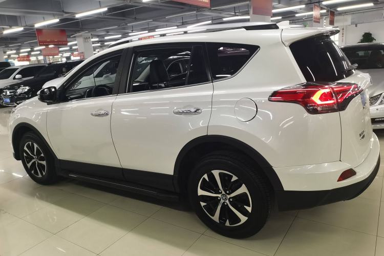 Used Toyota RAV4 2018 2.0L CVT Two-Wheel Drive Fashion X Edition