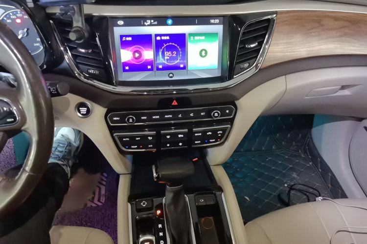 Used GAC Trumpchi GS8 2017 320T Two-Wheel Drive Prestige Version (7 Seats) Audio And AC Panel