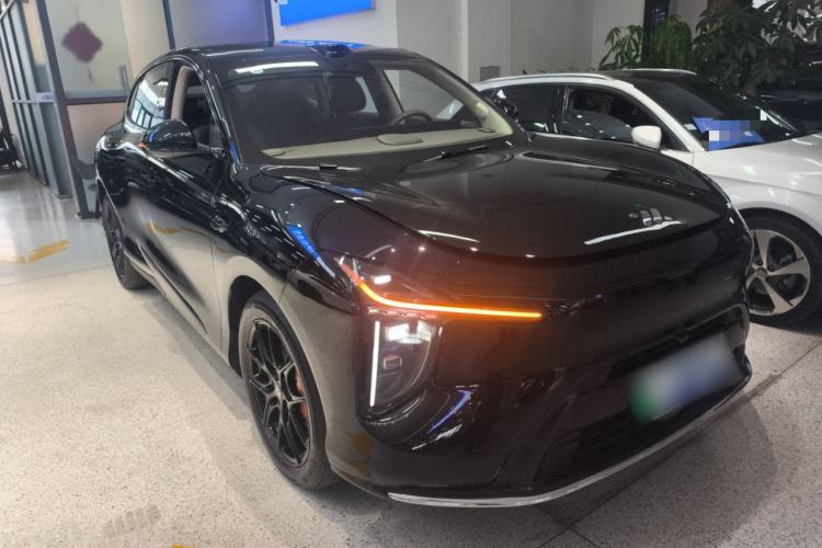 Used IM LS6 2026 Model Range-Extending 66 Max+ Front Right 45 Deg