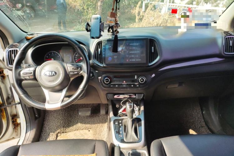 Used Kia KX3 2015 2.0L Automatic Two-Wheel Drive DLX Center Console