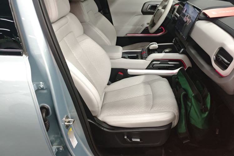 Used Formula Leopard Titanium 3 2025 501KM All-Wheel Drive Intelligent Driving Ultra Version
