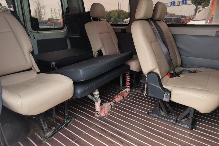 Used SAIC MAXUS Xintu V80 2024 Aotong Value Edition 6MT Short Wheelbase Ultra-Low Roof 127 Ps 7/8/9-Seater Left Rear Seat