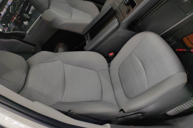 Used Toyota SIENNA 2023 2.5L Hybrid Comfort Edition Right Front Seat