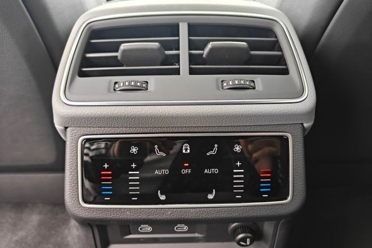 Used Audi A7L 2024 55 TFSI quattro RS Performance Edition Interior 9