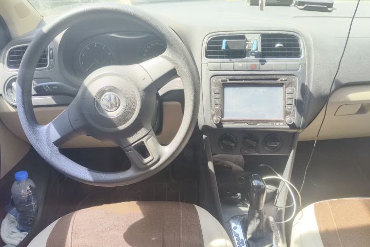 Used Volkswagen Polo 2013 1.4L Automatic Comfort Edition Center Console