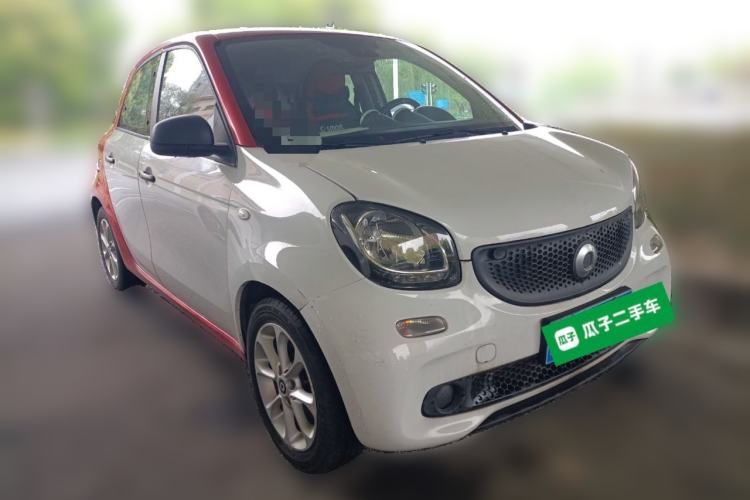Used smart forfour 2016 1.0L 52 kW Dynamic Edition Front Right 45 Deg