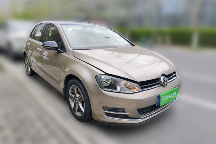 Used Volkswagen Golf 2017 1.6L Automatic Comfort Million-Vehicle Anniversary Edition Front Right 45 Deg