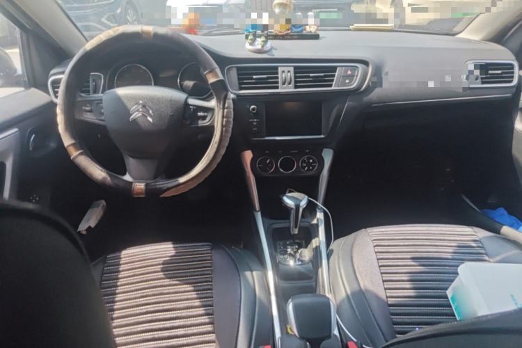 Used Citroen C3-XR 2018 1.6L Automatic Pioneer Model Center Console