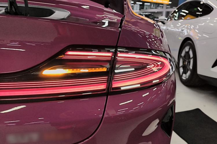 Used Xiaomi Auto SU7 2024 Four-Wheel Drive Ultra-Long Range Advanced Intelligent Driving Max Edition Right Rear Taillight