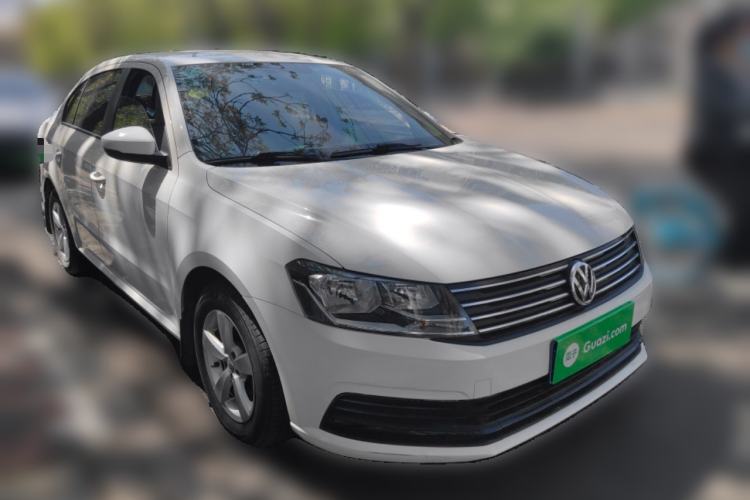 Used Volkswagen Lavida 2015 1.6L Automatic Fashion Edition Front Right 45 Deg