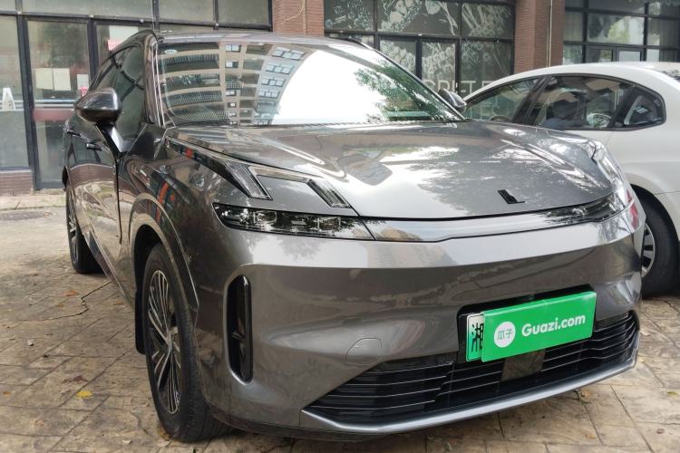 Used Lynk & Co 08 EM-P 2023 120km Long-Range Halo Front Right 45 Deg